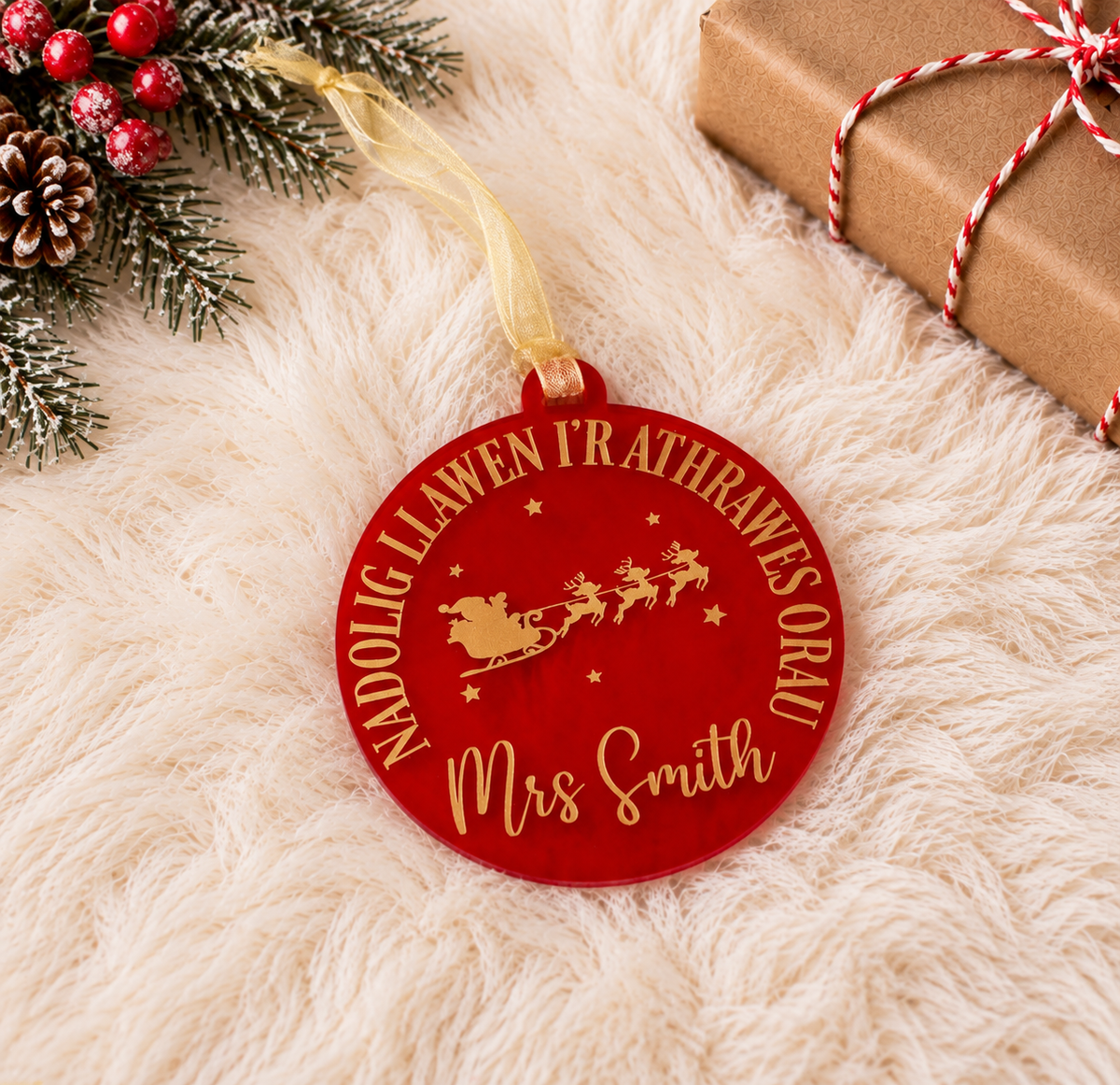 Nadolig Llawen I'R Athrawes Orau - Welsh Best Male Teacher Bauble Blue