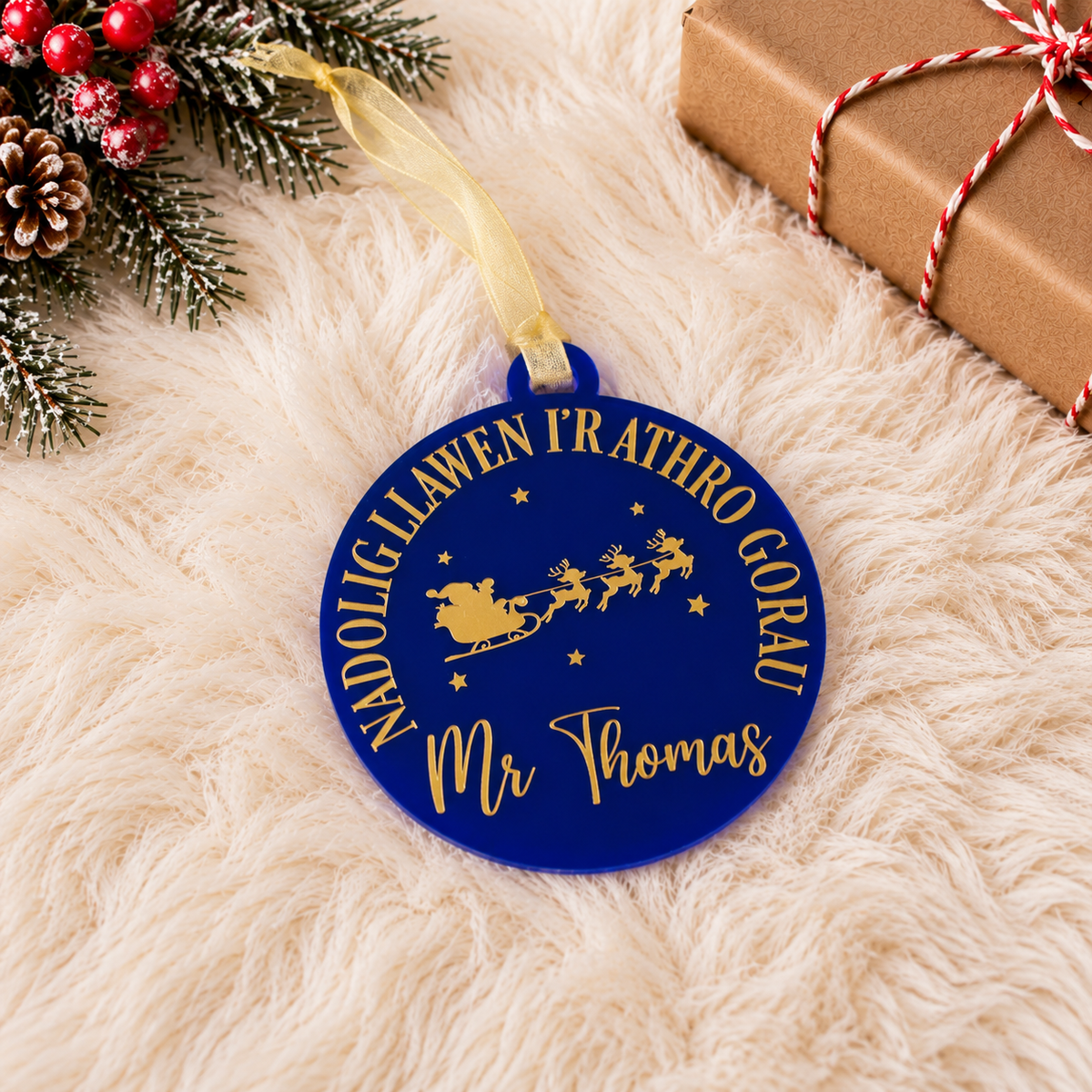 Nadolig Llawen I'R Athrawes Orau - Welsh Best Male Teacher Bauble Blue